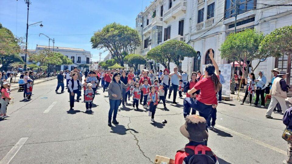 Domingo de Peatonalización Cultural en Sucre con concurso de pintura y música en vivo