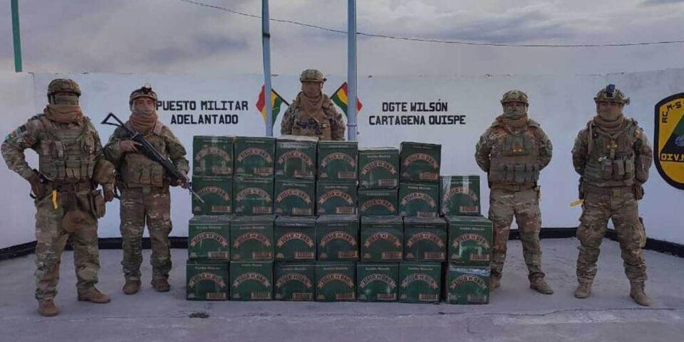 Incautan 38 cajas con aceite de contrabando camufladas entre ladrillos