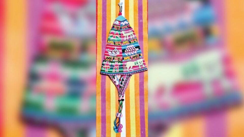 El lluch’u boliviano, un texido tejido a mano