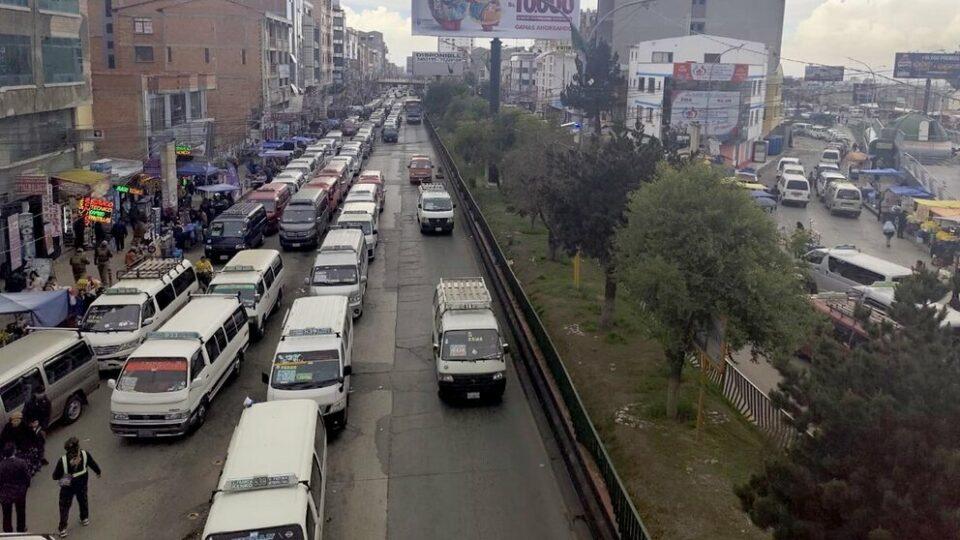 El Alto: suspenden 16 líneas de transporte