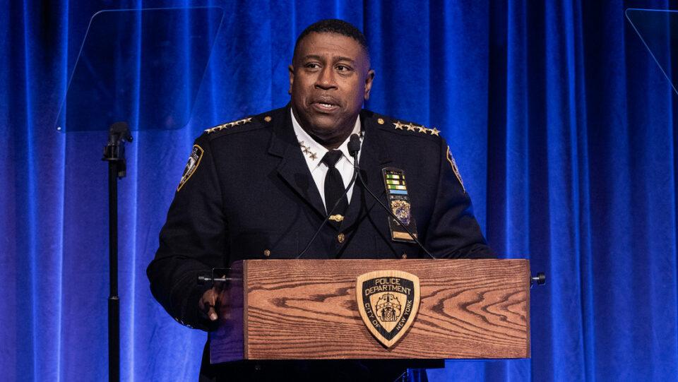 Renuncia jefe de Policía de Nueva York tras acusaciones de acoso sexual