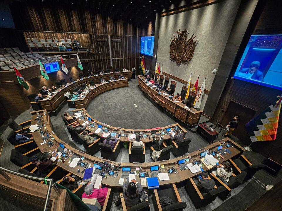 Senado enfoca su labor en asuntos administrativos, mientras que la Cámara de Diputados comienza sus actividades casi un mes después de iniciado el periodo legislativo
