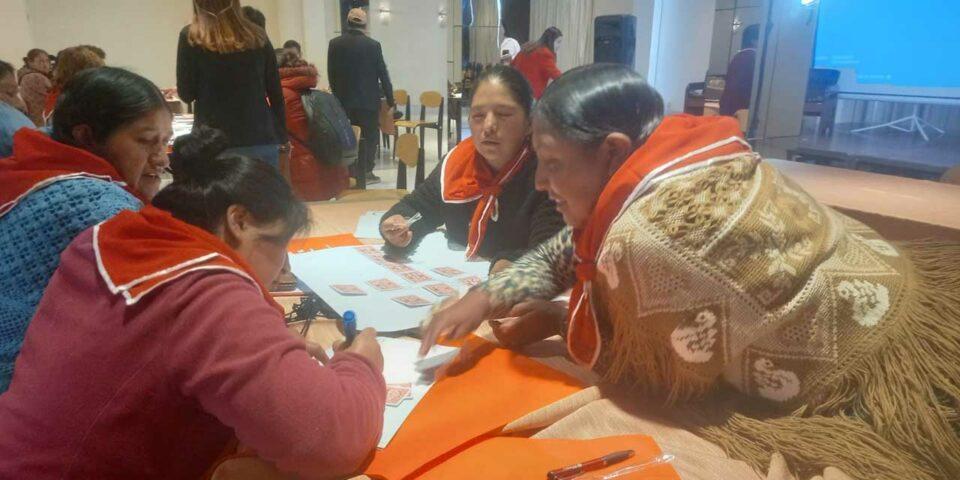 El Alto impulsa el emprendimiento y la solidaridad femenina con el proyecto 'Mujer sin límites'