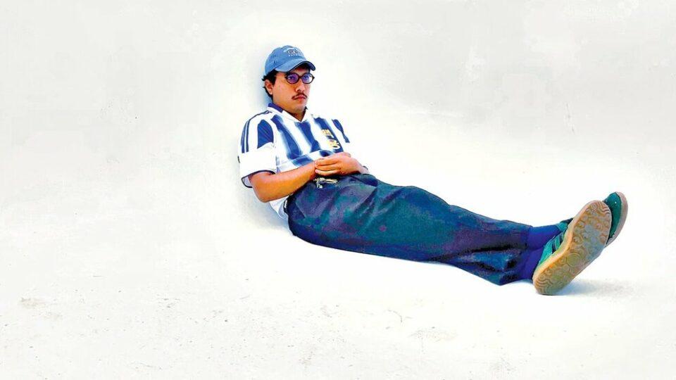 Aldahir M. Flores: el artista cruceño que redefine el arte boliviano con propuestas experimentales