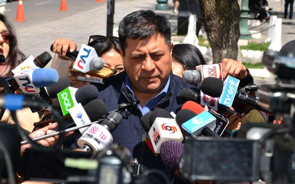 El ministro Flores rechaza los avasallamientos y solicita al Legislativo aprobar el crédito necesario para garantizar la seguridad jurídica sobre la tierra