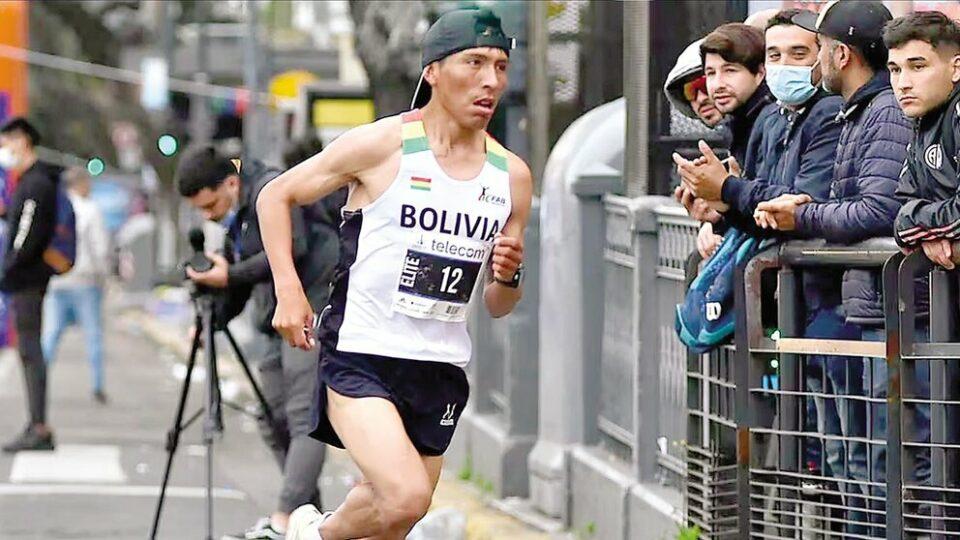El 'Puma Andino' se retira de la maratón de Valencia por molestias en el talón
