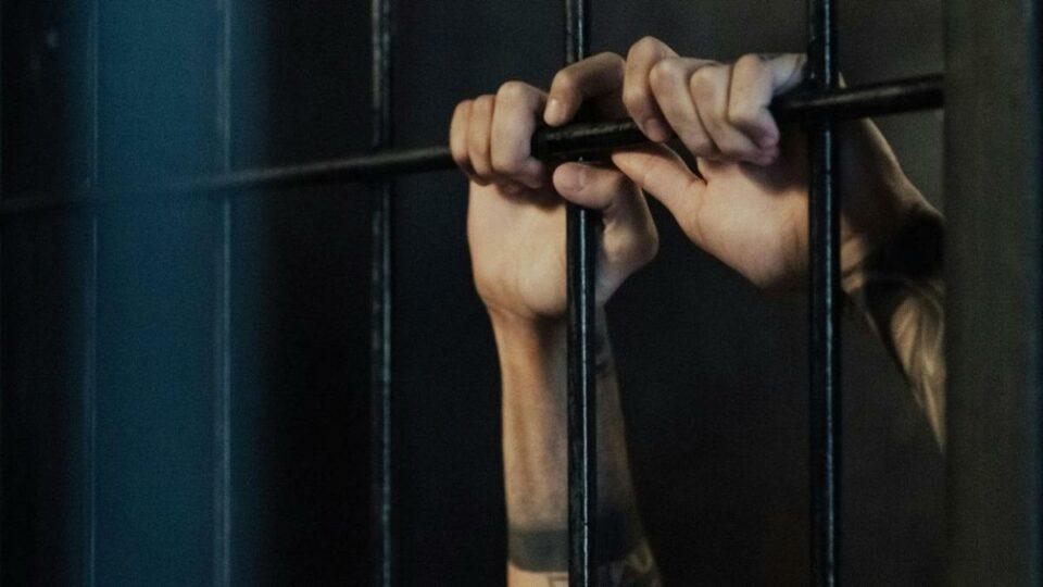 Funcionarios de prisión acusados de homicidio