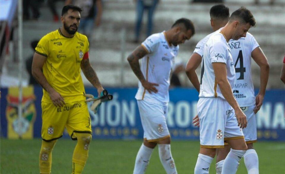 Real Santa Cruz recae de la División Profesional, tras triunfo de Royal Pari