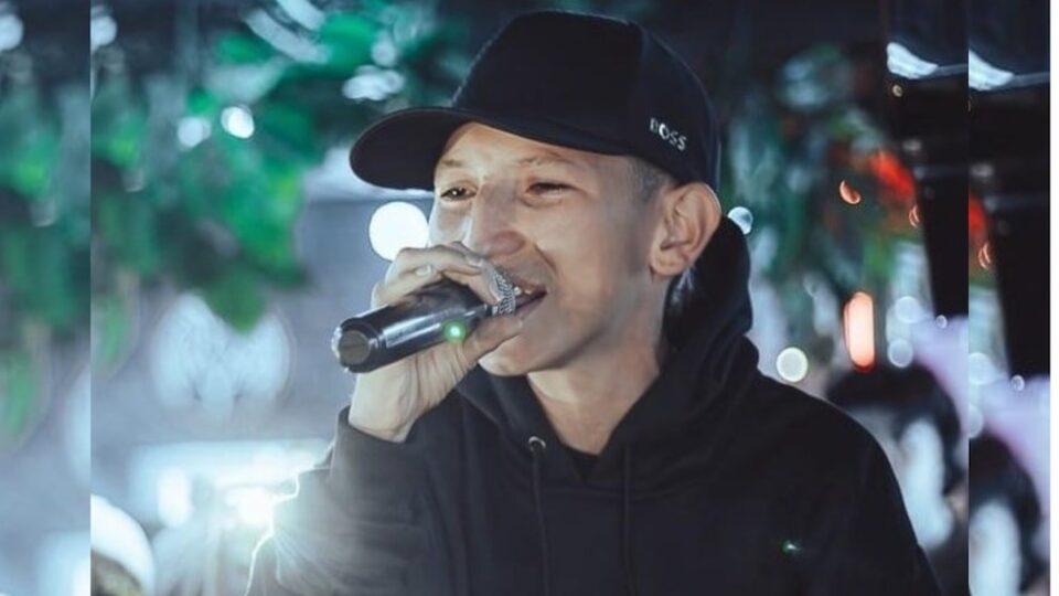 Quien es Cris Valencia, el colombiano que se hizo viral tras aparecer en el avance del nuevo álbum de Bad Bunny