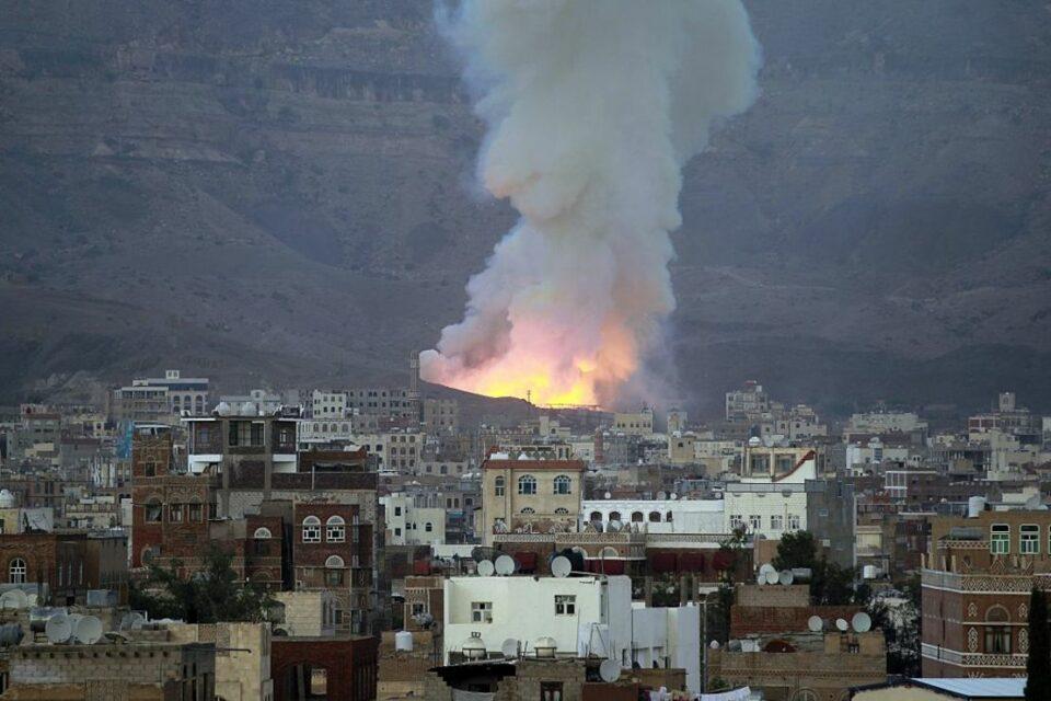 EUA ataca instalaciones hutíes en Yemen