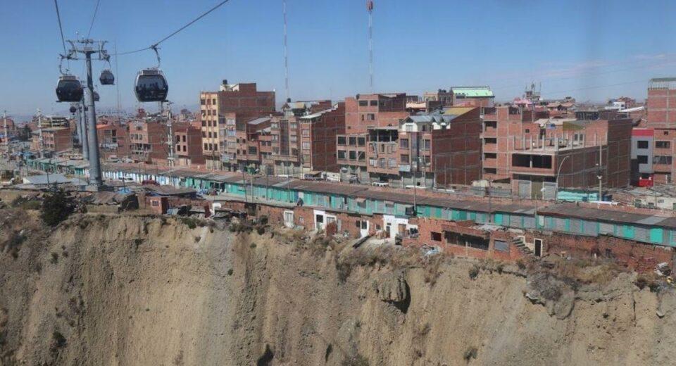 Funcionarios de La Paz y El Alto analizarán riesgo de deslizamiento que compromete las viviendas de amautas