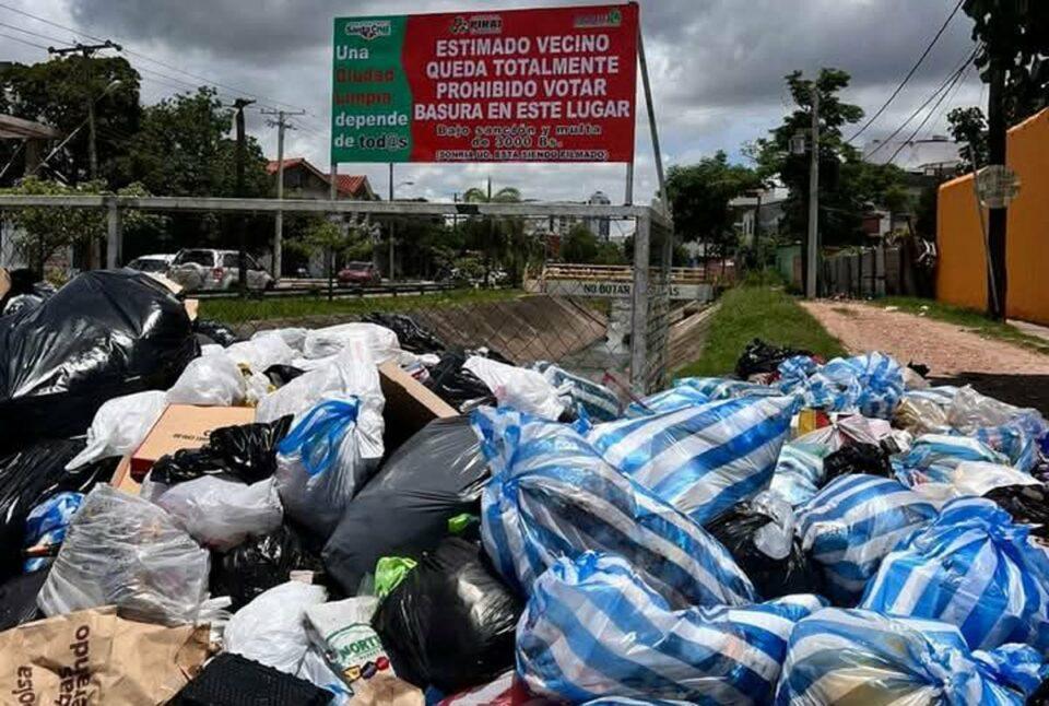 Santa Cruz: La basura se acumula en toneladas a tres días de bloqueo en el botadero municipal