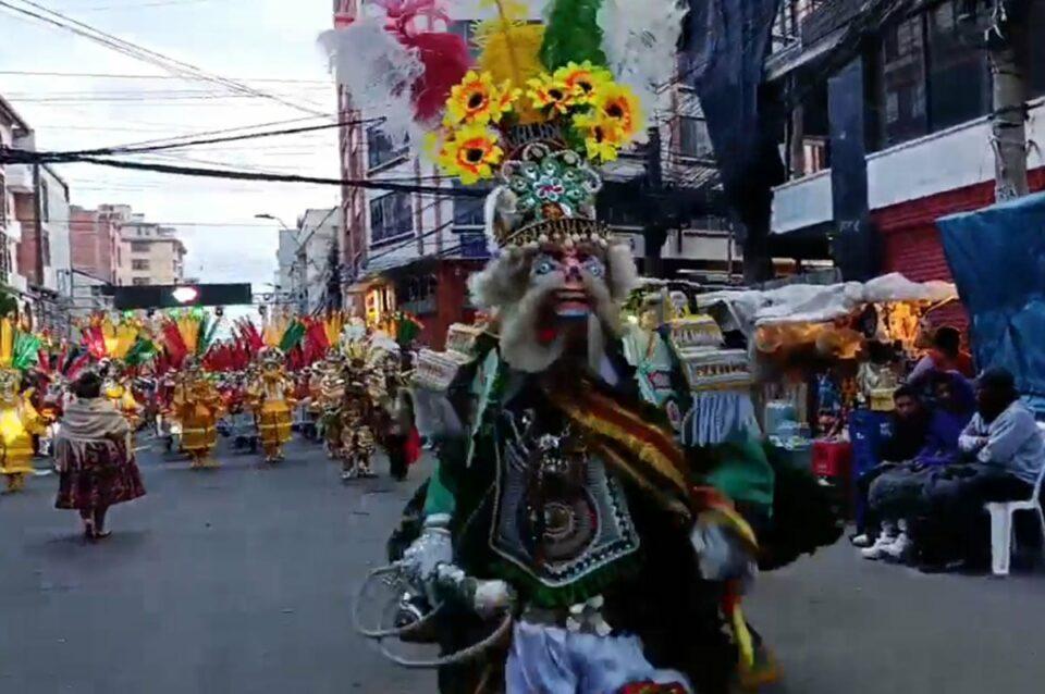 Inicia la fiesta del Gran Poder 2025 con el lanzamiento y entrada folklórica
