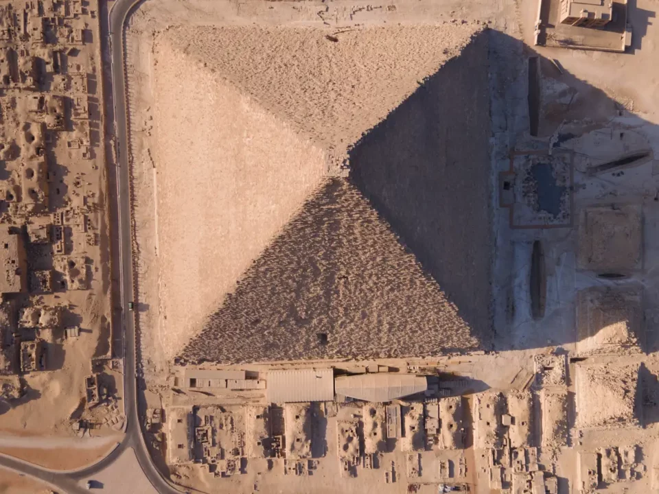 Estudio revela que la Gran Pirámide de Giza tiene 8 lados, no 4