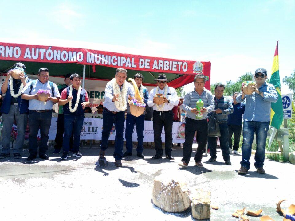 El Gobierno inicia construcción de puente y sistema de riego en Arbieto para impulsar el desarrollo en Cochabamba