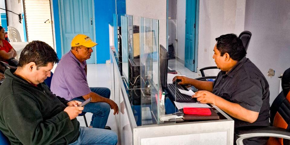 Inauguran 'Entel Express' en cuatro municipios del Beni para facilitar trámites a clientes