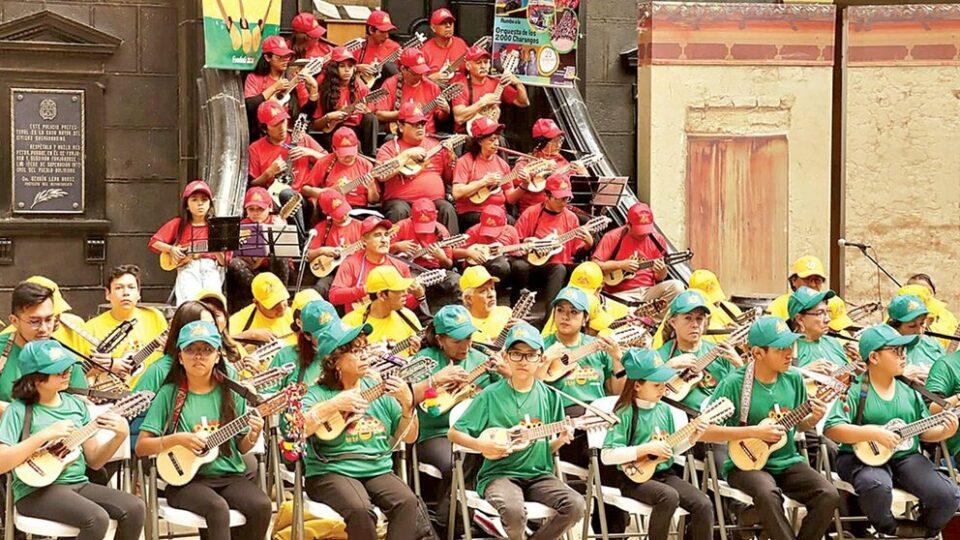 Bolivia celebra con entusiasmo el Día Nacional del Charango en el Año Bicentenario