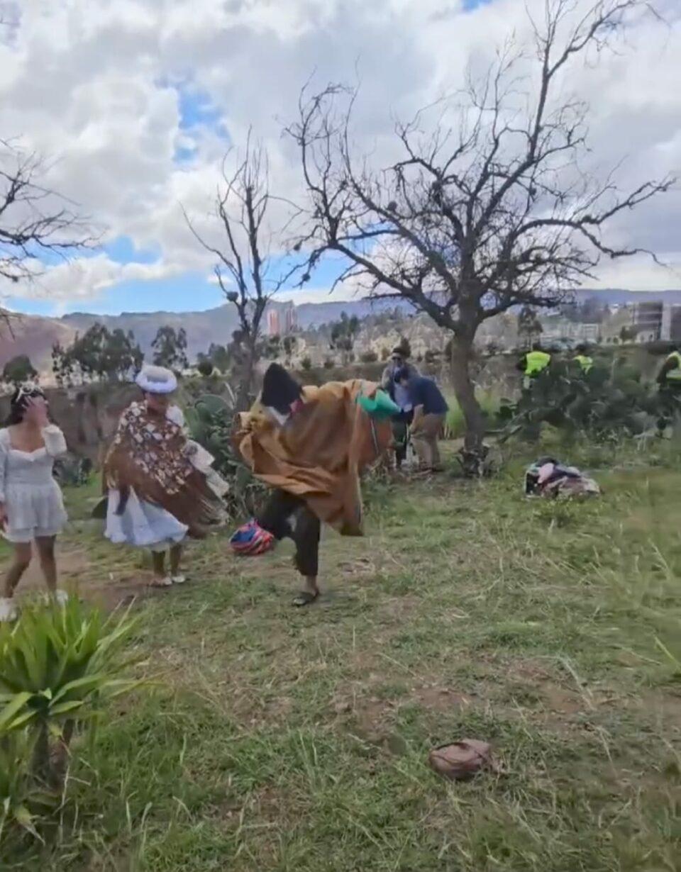 Ciudadanos desarrollan protesta simbólica por la agresión que sufrió una mujer por recolectar tunas