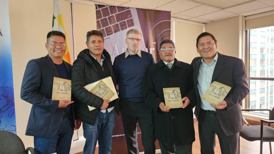 Periodista presenta obra literaria a en honor a las mujeres que salvaron vidas en la Guerra del Chaco