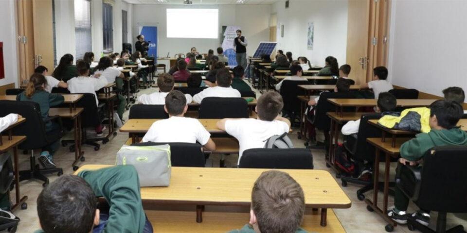 Educación reitera que "no habrá" aumento en colegios privados