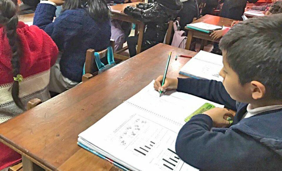 Educación pide denunciar el aumento ilegal de pensiones escolares en 2025