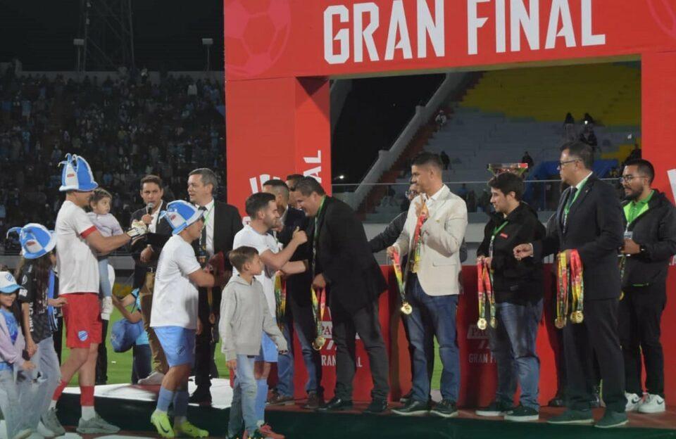 Clubes bolivianos consideran jugar dos torneos