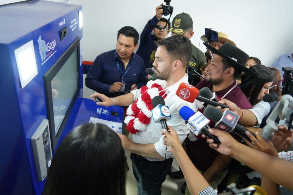 Tarija inaugura la primera estación automatizada para la reposición de cédulas y licencias 24/7