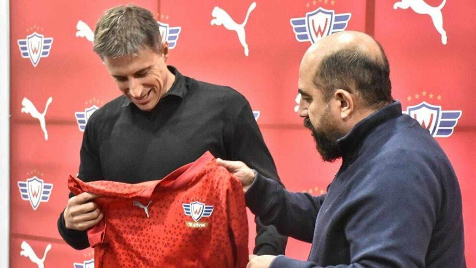 Wilster presenta a Theiler: "Queremos pasión por el club"