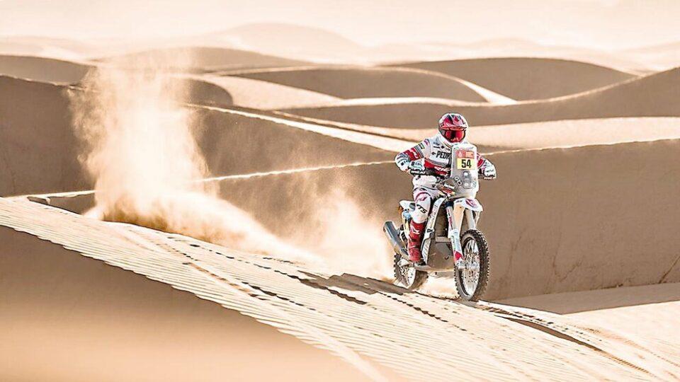 Dani sigue en la lucha en el Dakar y se mantiene cerca del top 20