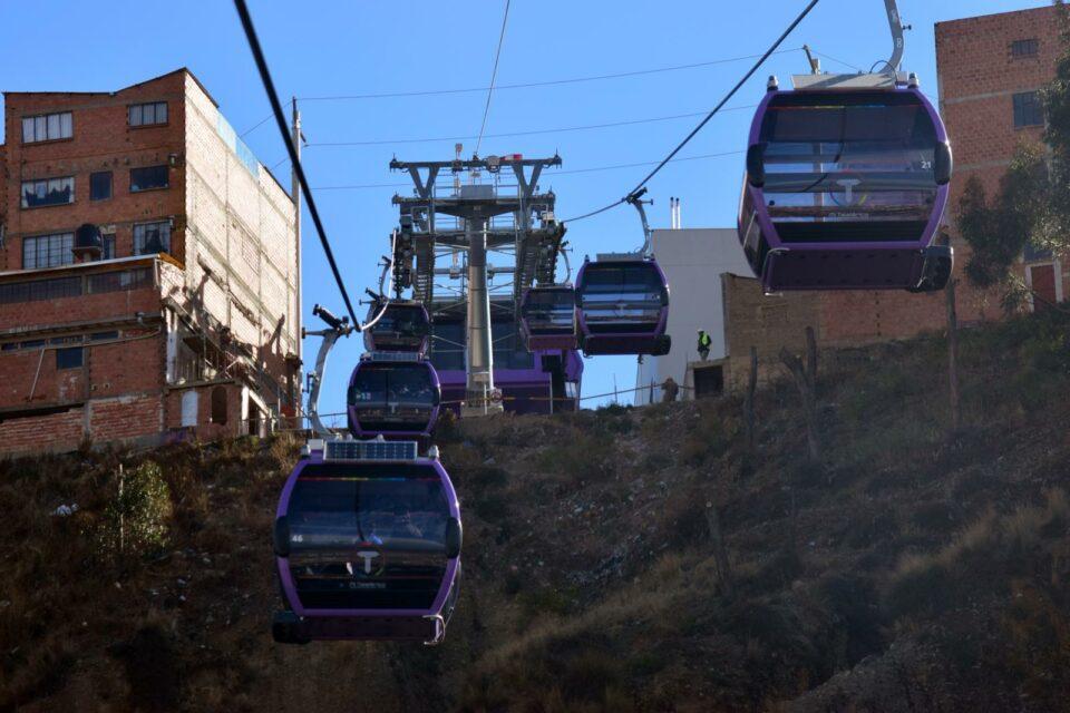 Mi Teleférico descarta versiones de supuesto riego d e de sus torres