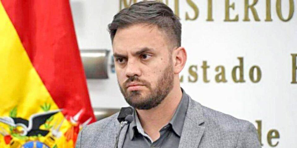 Del Castillo solicita permiso y Novillo asume en su lugar