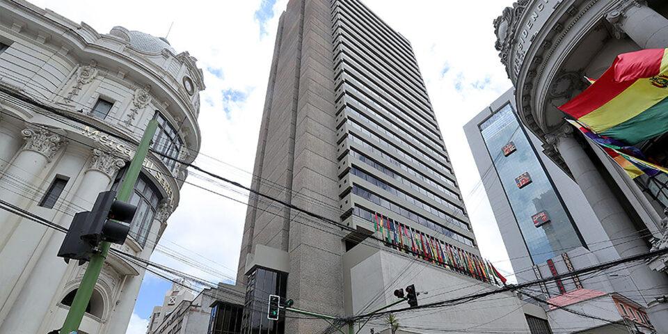 BCB aclara que "recibió monedas" de curso legal no billetes