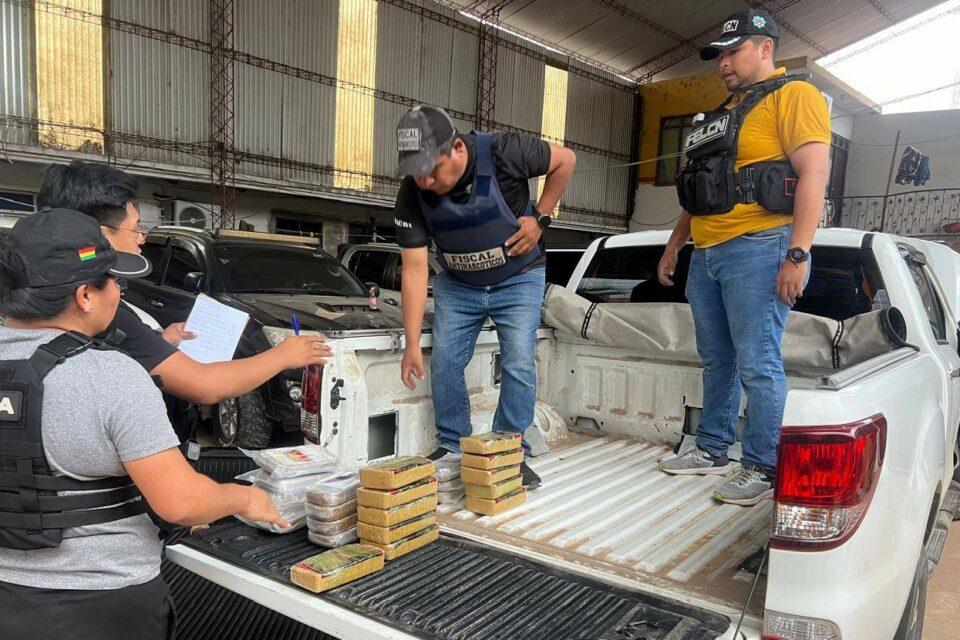 FELCN incauta 179,6 kilos de droga y secuestra camioneta en Santa Cruz