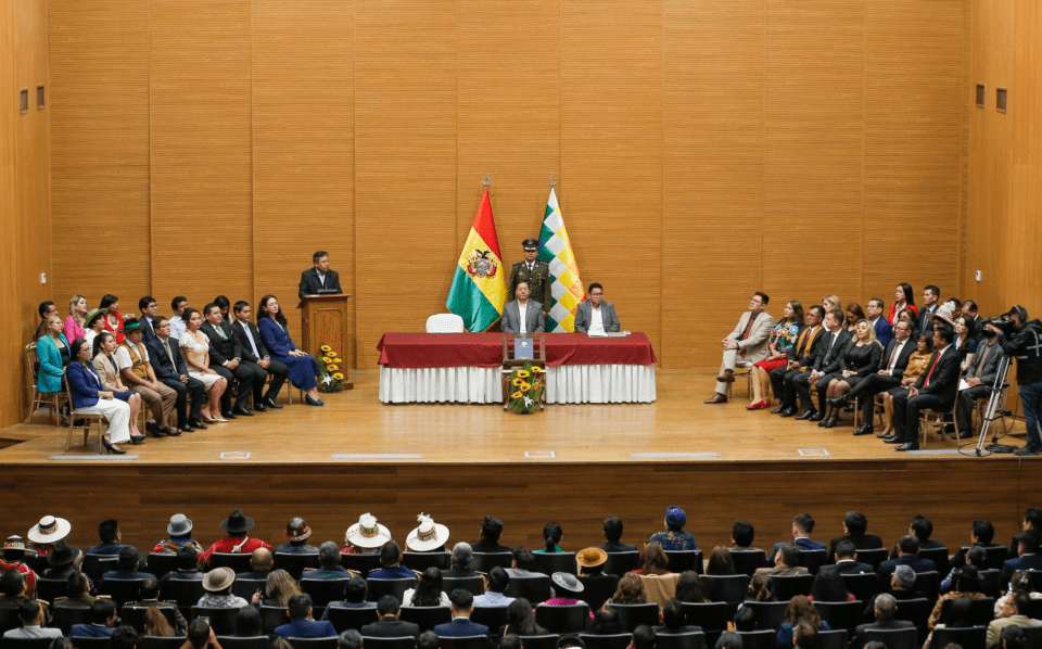 Arce exhorta a magistrados y consejeros a trabajar con imparcialidad y ética en defensa de la CPE