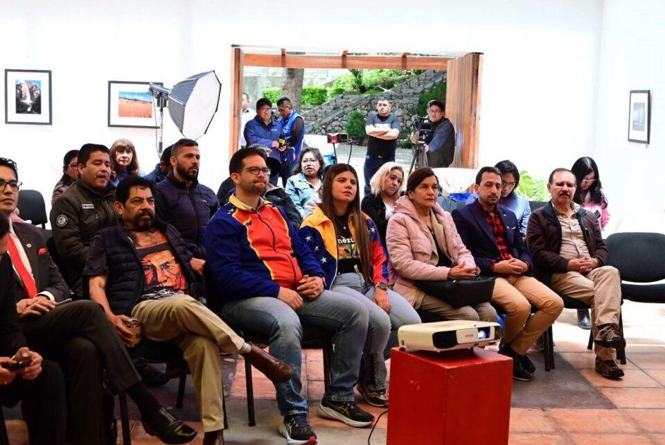 La Embajada de Bolivia transmite el acto de juramentación del presidente Maduro