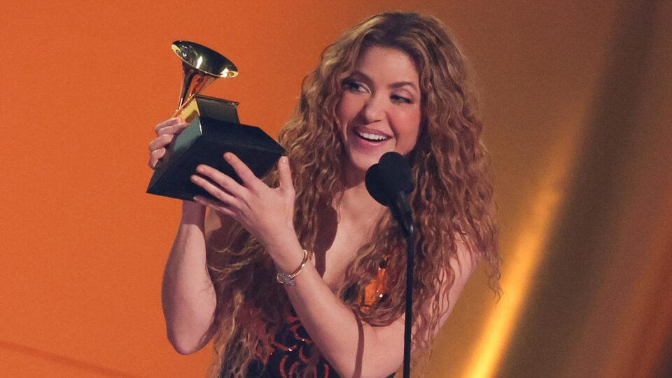 Premios Grammy: Shakira dedica su triunfo a sus "hermanos y hermanas inmigrantes"