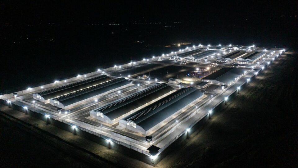 Bukele afirma que la megacárcel de El Salvador recibirá delincuentes de EE.UU.