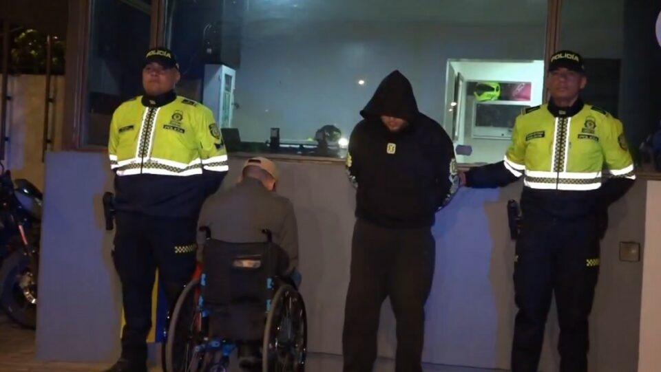 Ladrón en silla de ruedas roba una camioneta