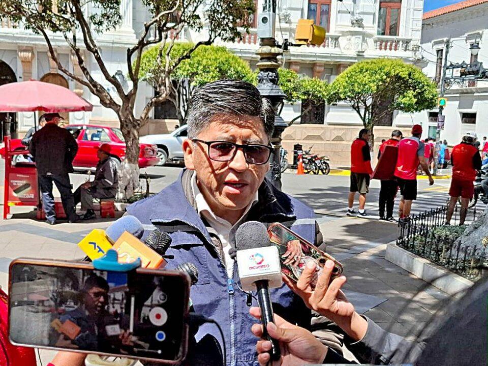 Una madre denuncia a una maestra por discriminación