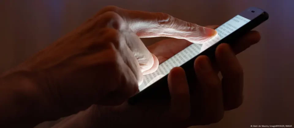 confirman que la desconexión tecnológica desencadena beneficios para la salud mental