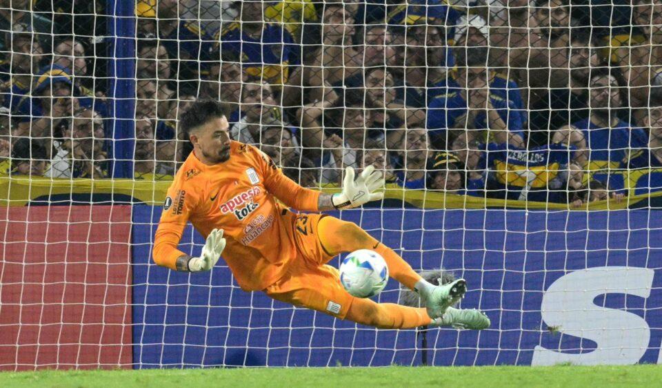 Viscarra el héroe de la noche en el partido ante Boca Juniors