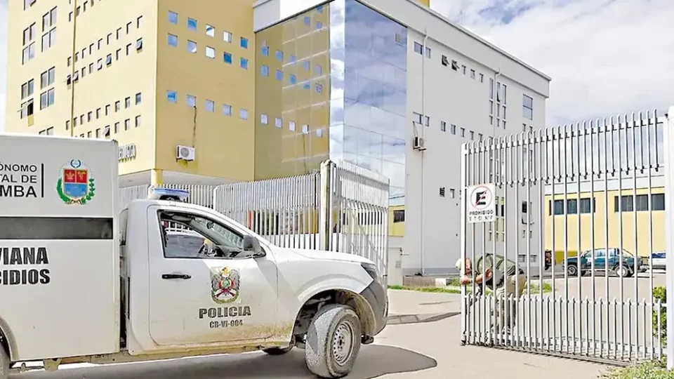 Investigan la muerte de un joven encontrado con una bolsa en la cabeza, sospechan de suicidio