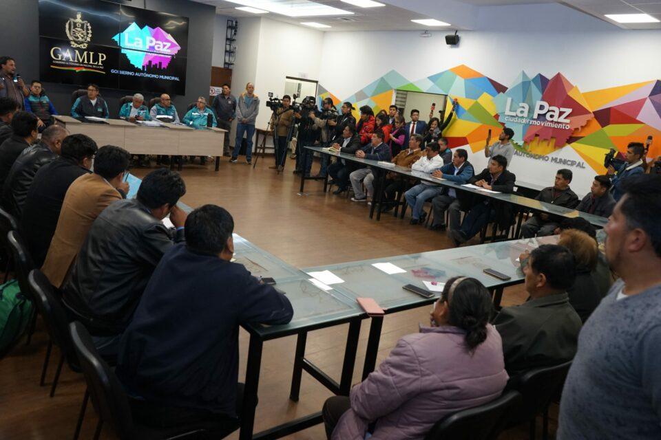 Alcalde Iván Arias presenta resultados del estudio de costos del transporte público en La Paz, que se dará a conocer el viernes