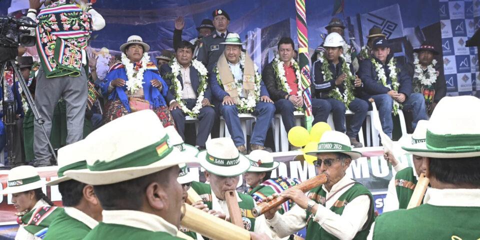 Pobladores del municipio de Corque reciben un paquete de obras de más de Bs 14 millones