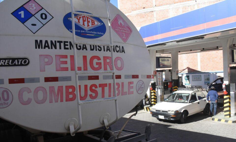 Transportistas de El Alto denuncian que les vendieron aceite de soya en vez de diésel