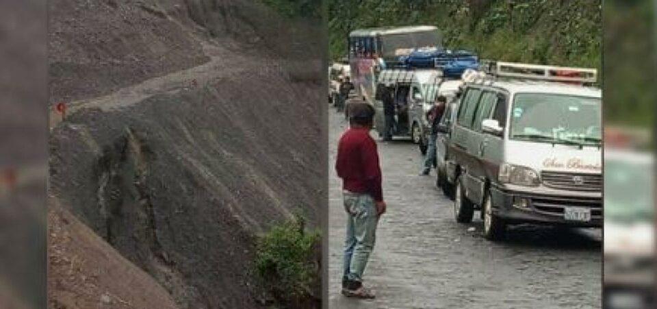 Reportan derrumbe en Sud Yungas decenas de vehículos están en el camino