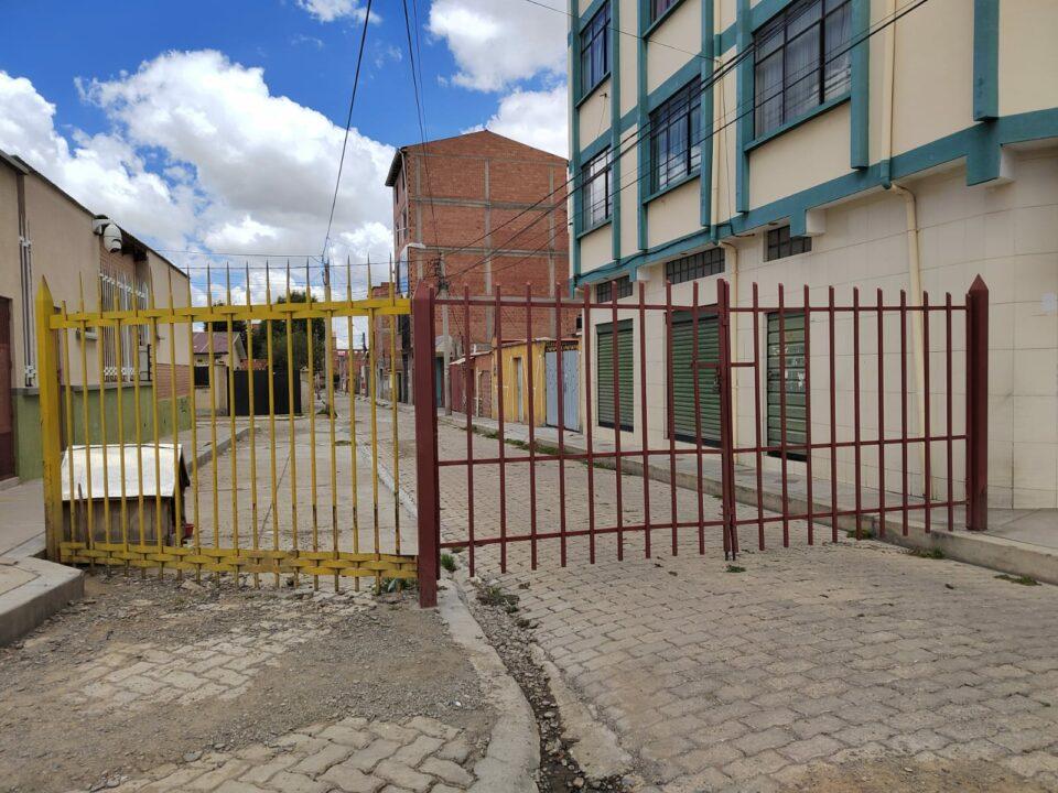 Ante la inseguridad, crece el cerco en calles de El Alto