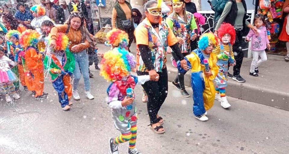 Potosí ya celebra el carnaval, derrochando alegría por las calles