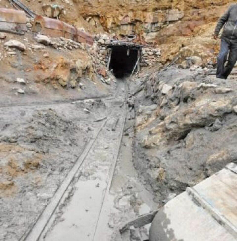 Potosí: trabajador minero muere al intentar sacar un carro metalero