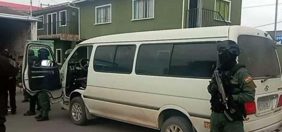 Roban minibús y lo encuentran abandonado en Viacha